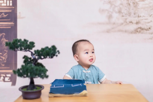 灯塔怀孕肚子中间凹两边凸