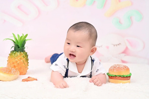 灯塔宝宝在妈妈肚子里